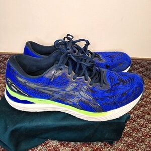 ASICS size 10 men's blue running shoe